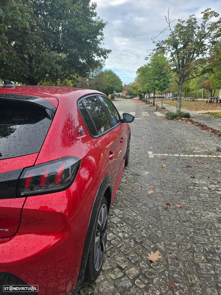 Peugeot e-208 GT+ - 10