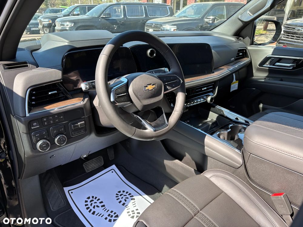 Chevrolet Suburban - 10