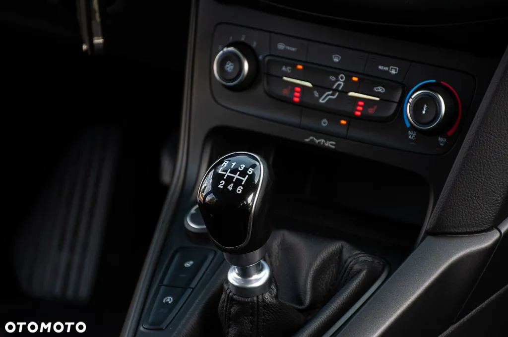 Ford Focus 1.5 EcoBlue Start-Stopp-System TITANIUM - 28
