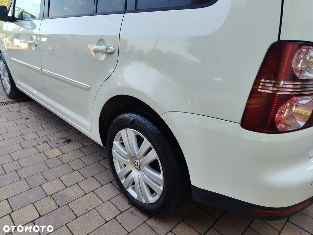 Volkswagen Touran 2.0 TDI DPF Highline DSG - 21
