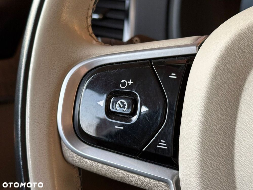 Volvo XC 90 - 28