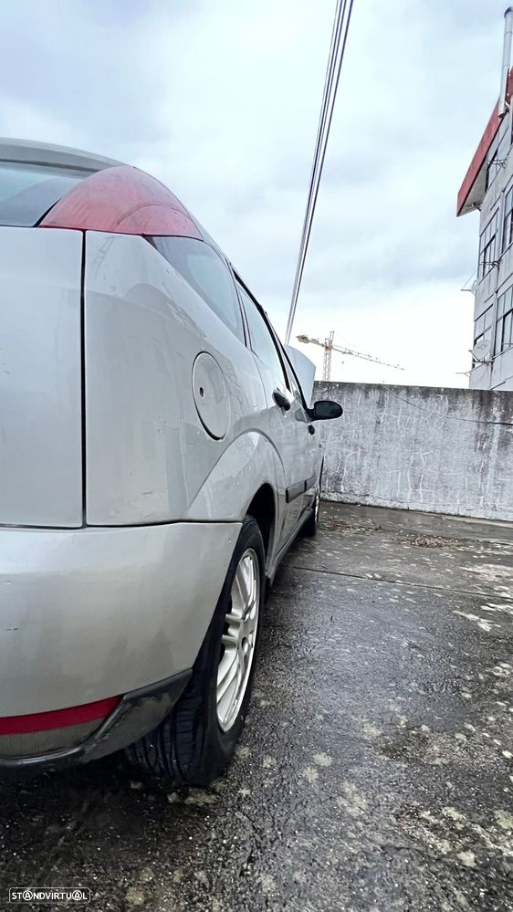 Ford Focus DI Ghia - 7
