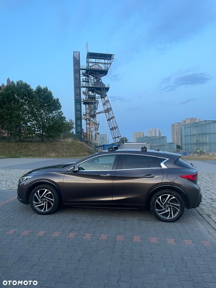 Infiniti Q30 - 6
