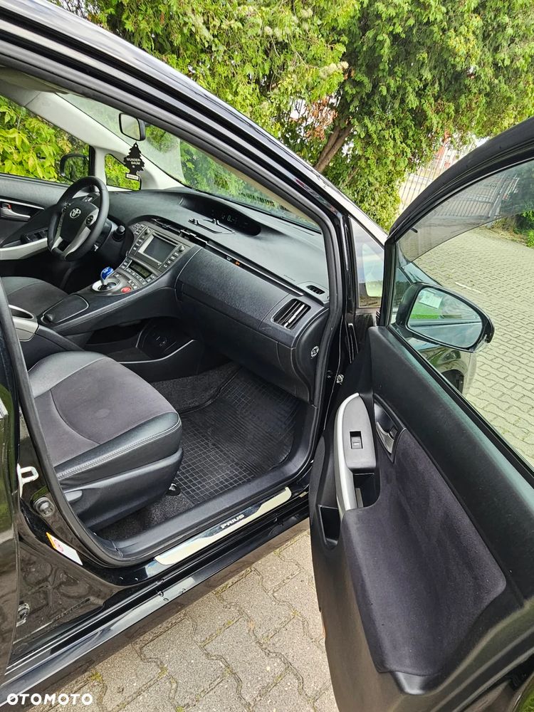 Toyota Prius ver-1-8-hsd-prestige - 16