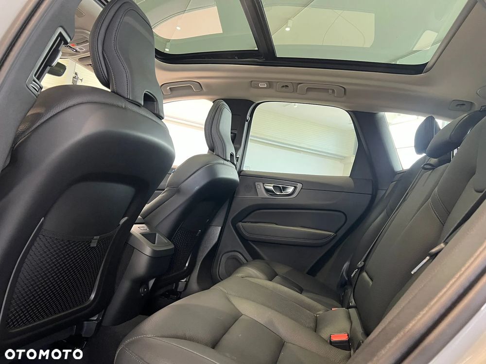 Volvo XC 60 B5 B AWD Plus Black Edition - 18