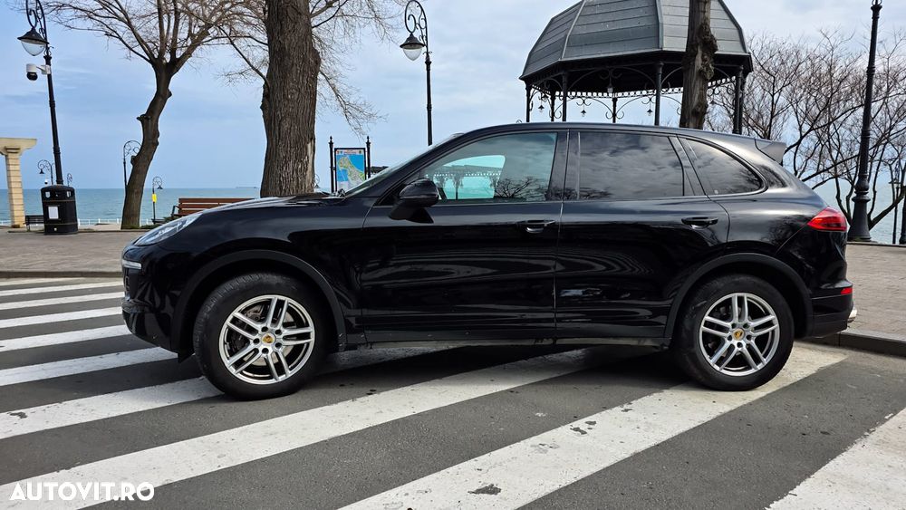 Porsche Cayenne 3.0 L - 4