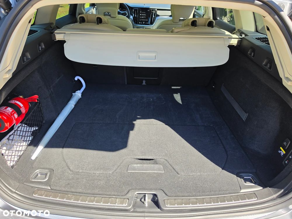 Volvo V60 D4 Momentum - 34