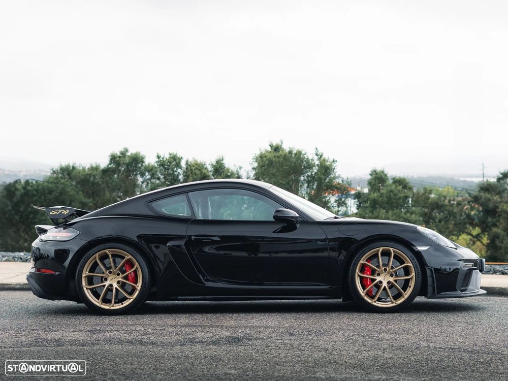 Porsche 718 Cayman GT4 - 9