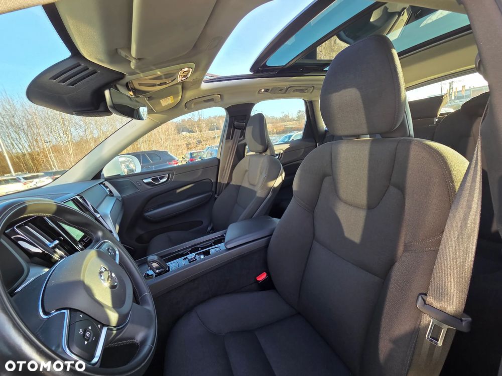 Volvo XC 60 T6 Plug-In Hybrid AWD Essential - 22