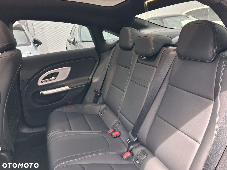Mercedes-Benz CLA - 4