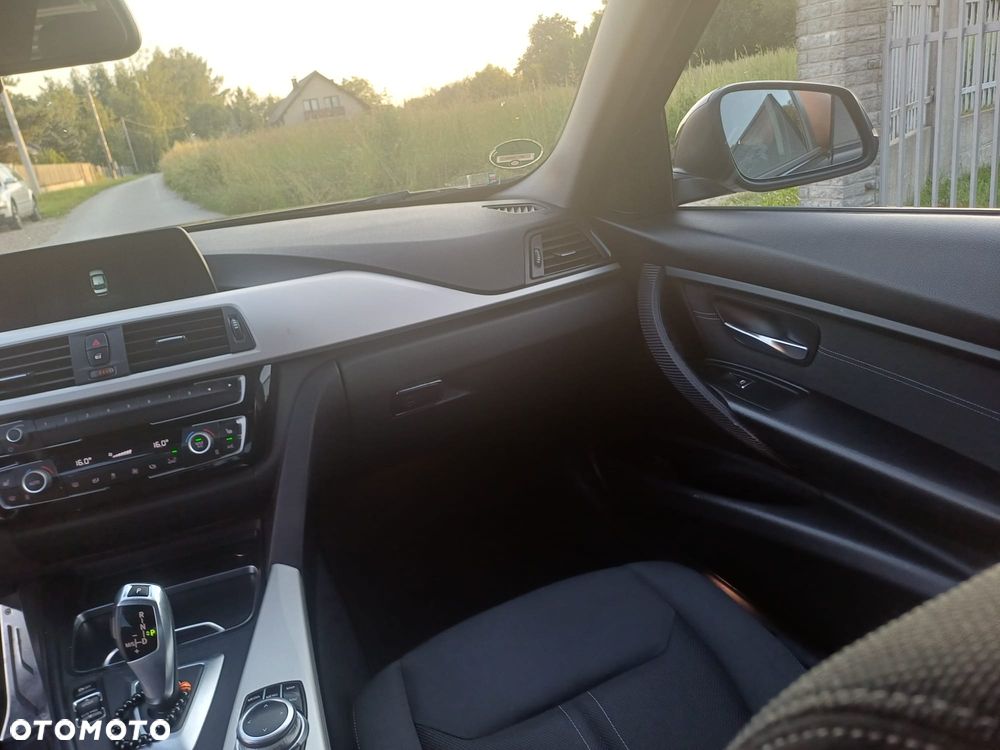 BMW Seria 3 318i Sport Line - 20