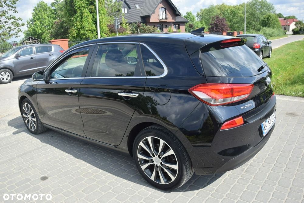 Hyundai i30 1.6 D Premium - 13