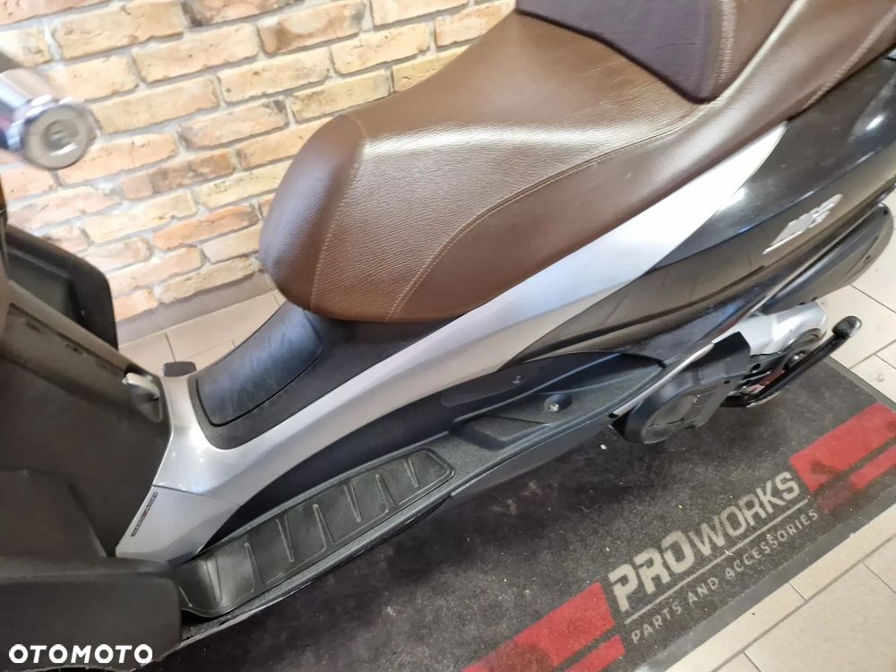 Piaggio MP-3 - 16
