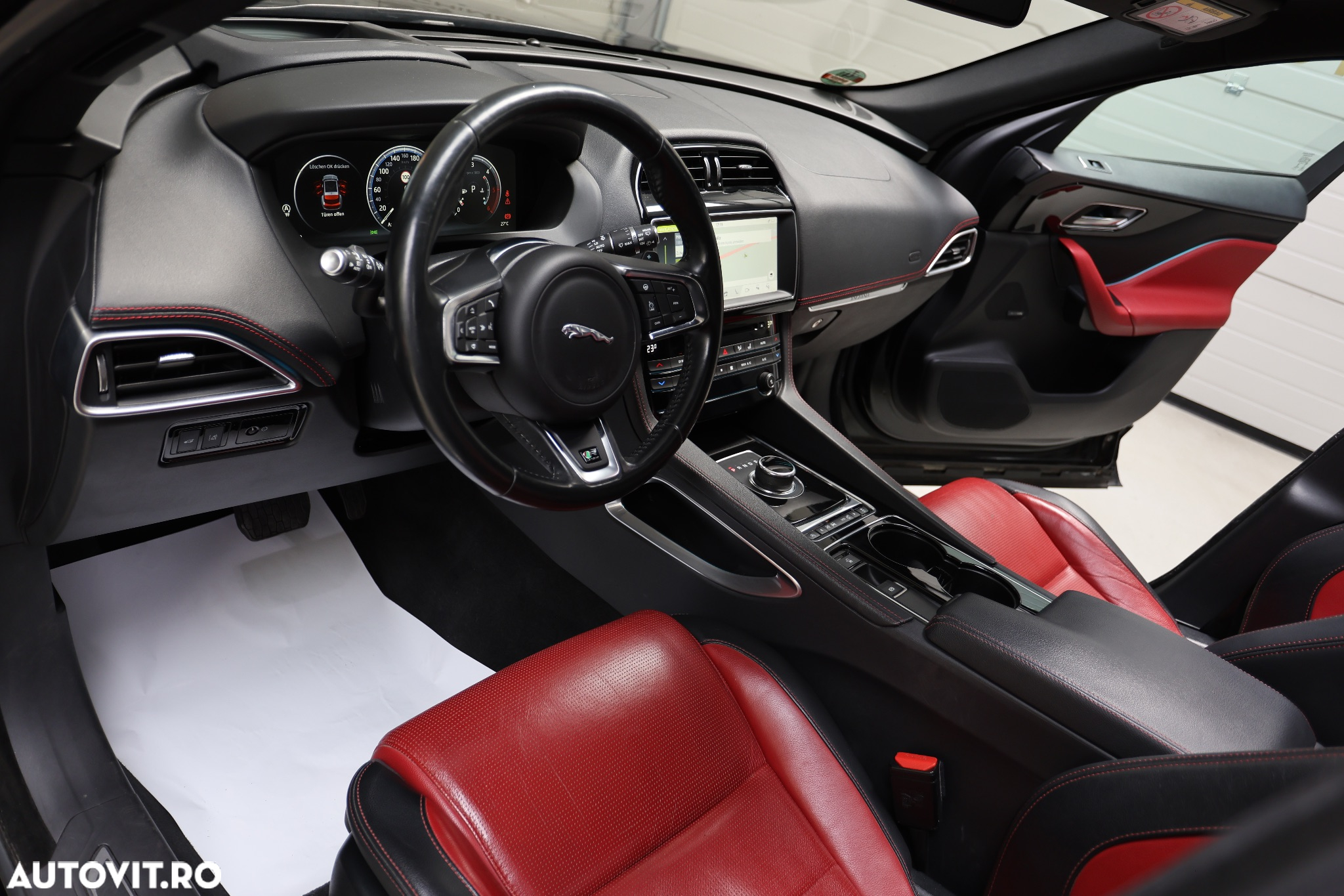 Jaguar F-Pace D165 AWD R-Dynamic S - 25