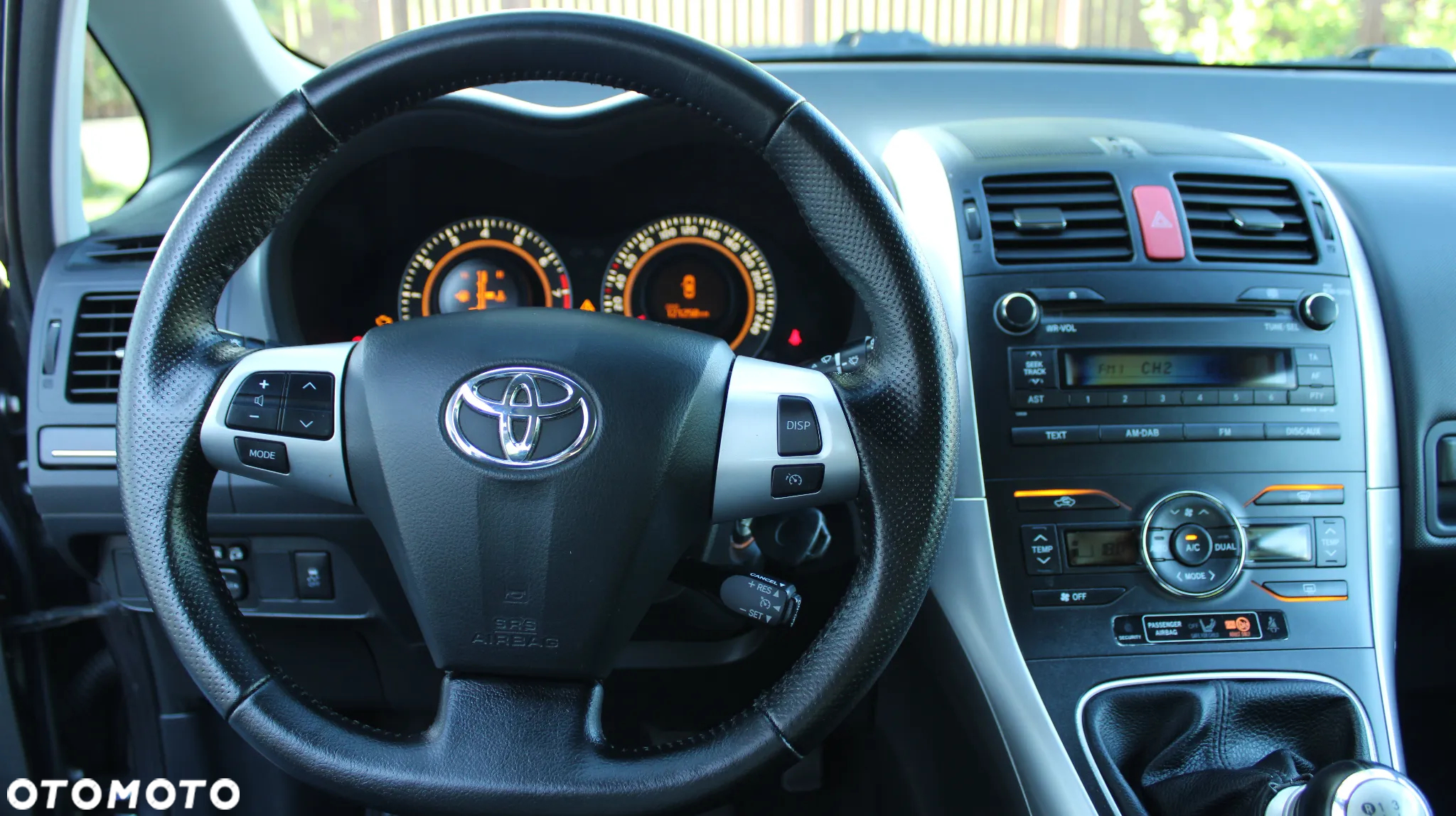 Toyota Auris 1.6 Premium - 40