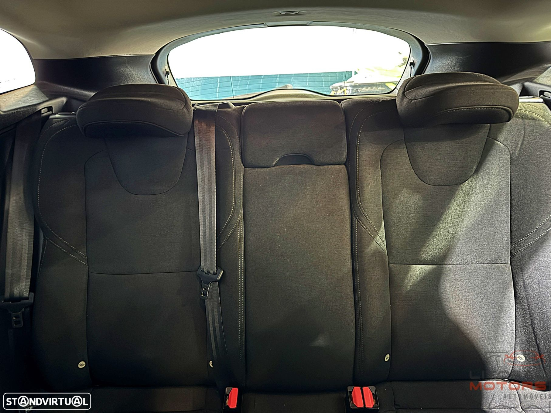 Volvo V40 1.6 D2 Momentum Powershift Eco - 31