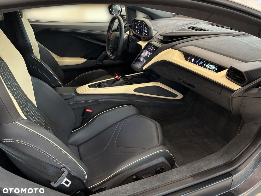 Lamborghini Revuelto - 8