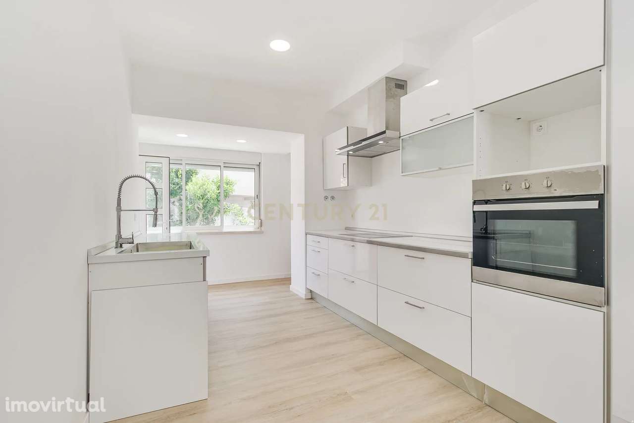 Moradia Térrea Renovada com 3 Quartos- Oportunidade Única em Lisboa! - Grande imagem: 2/28