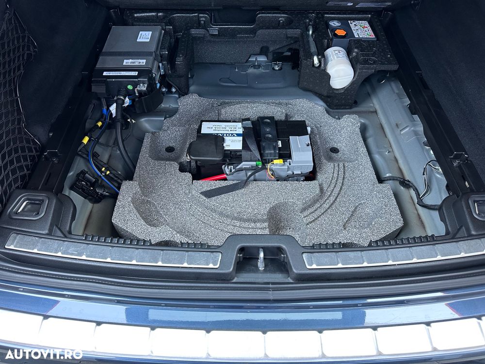 Volvo XC 60 B4 MHEV AT8 AWD R-Design - 34