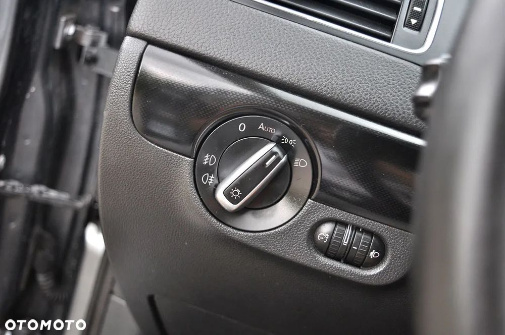 Volkswagen Jetta 1.6 TDI Comfortline - 26