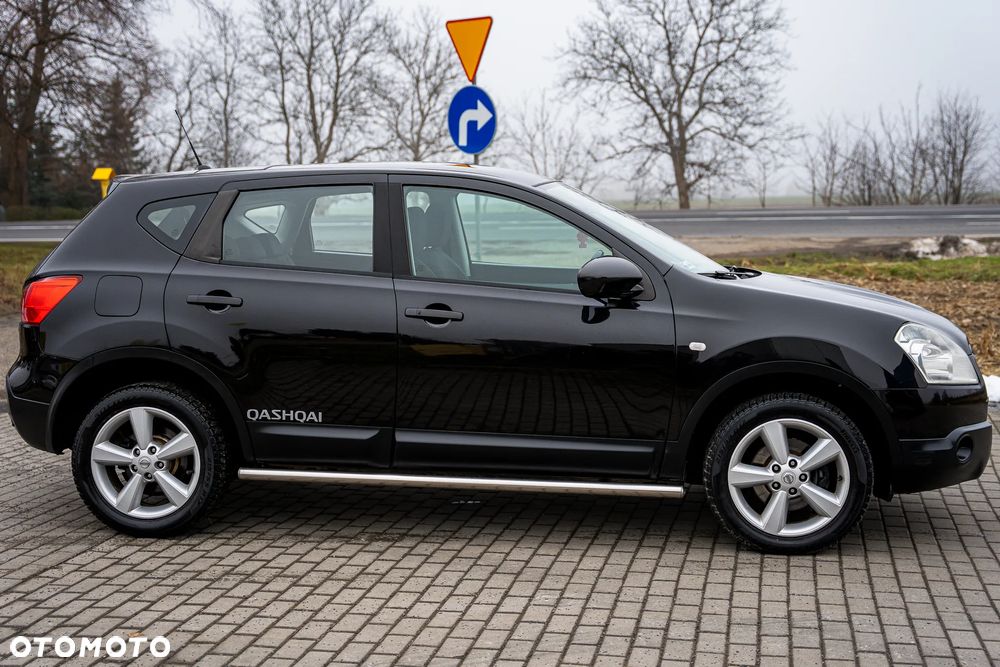 Nissan Qashqai 2.0 dCi 4 x 4 DPF tekna - 16
