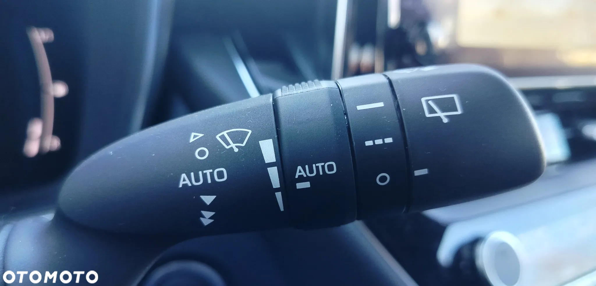 Suzuki Swace 1.8 Hybrid Premium Plus CVT - 11