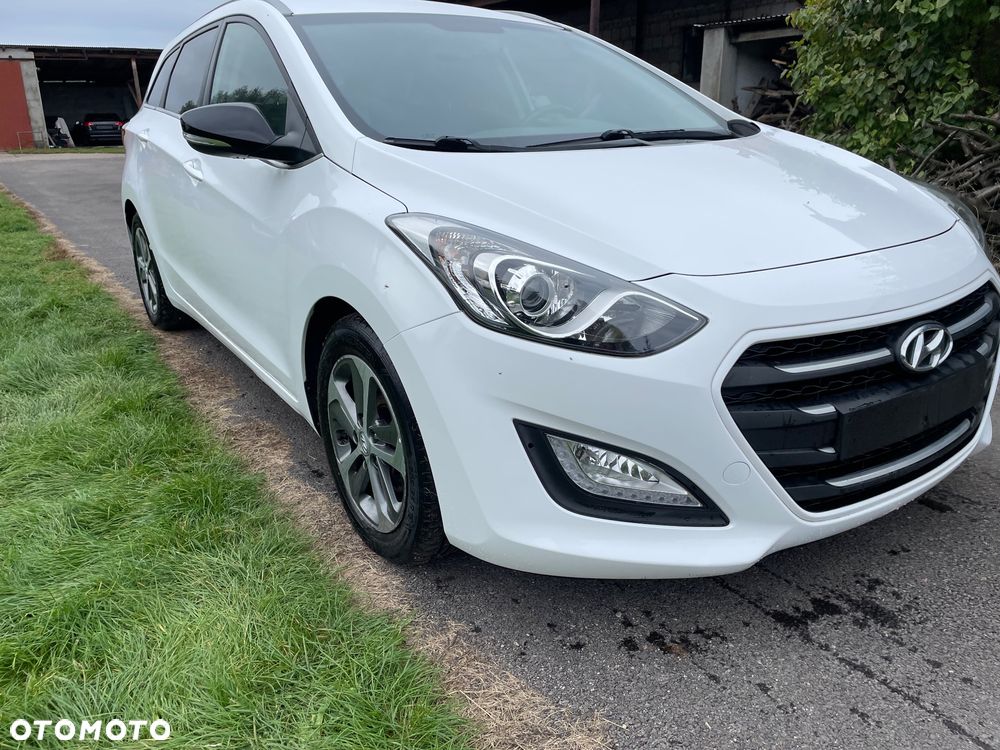Hyundai i30 blue Kombi 1.6 CRDi Style - 31
