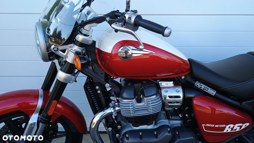 Royal Enfield Super Meteor - 17