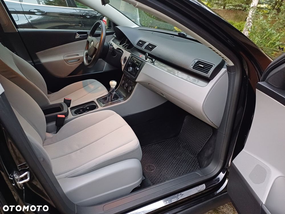 Volkswagen Passat 2.0 FSI Trendline - 21