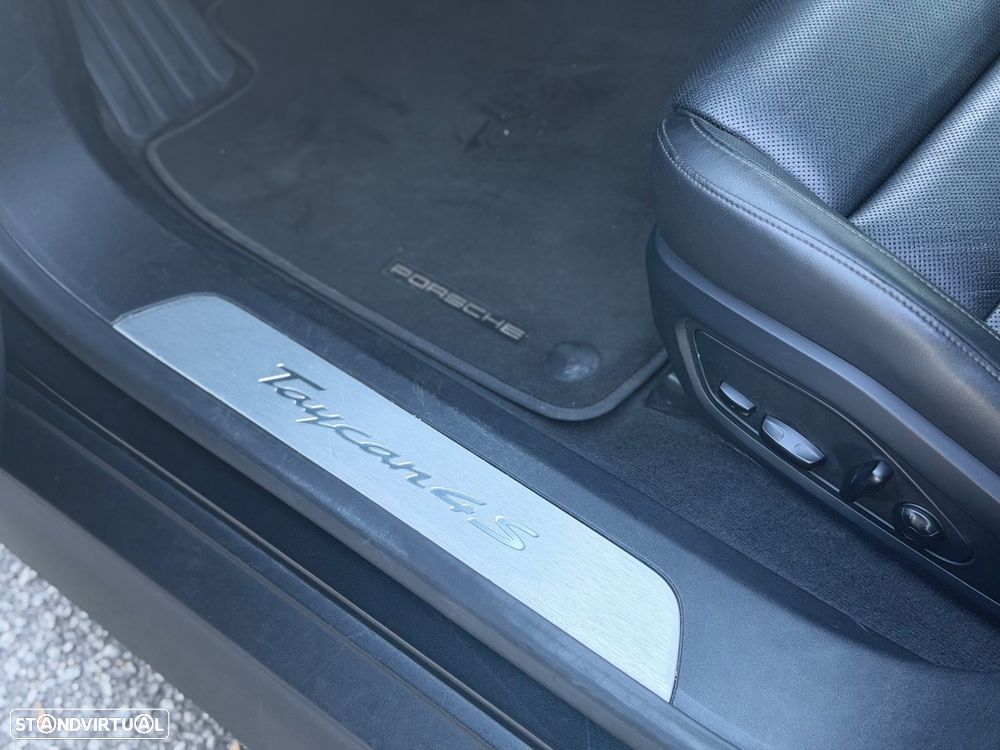 Porsche Taycan 4S - 31