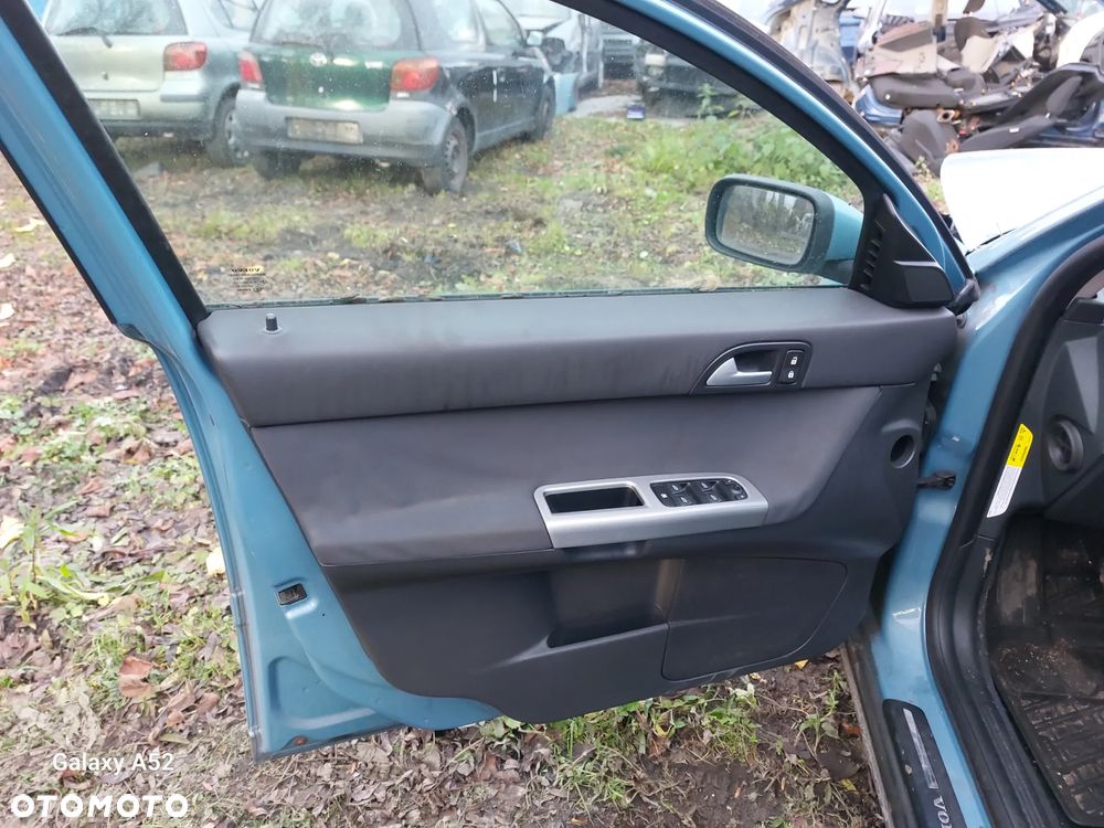 Zderzak VOLVO V50 2,0D 05R. maska,drzwi,lampy,klapa.... - 6