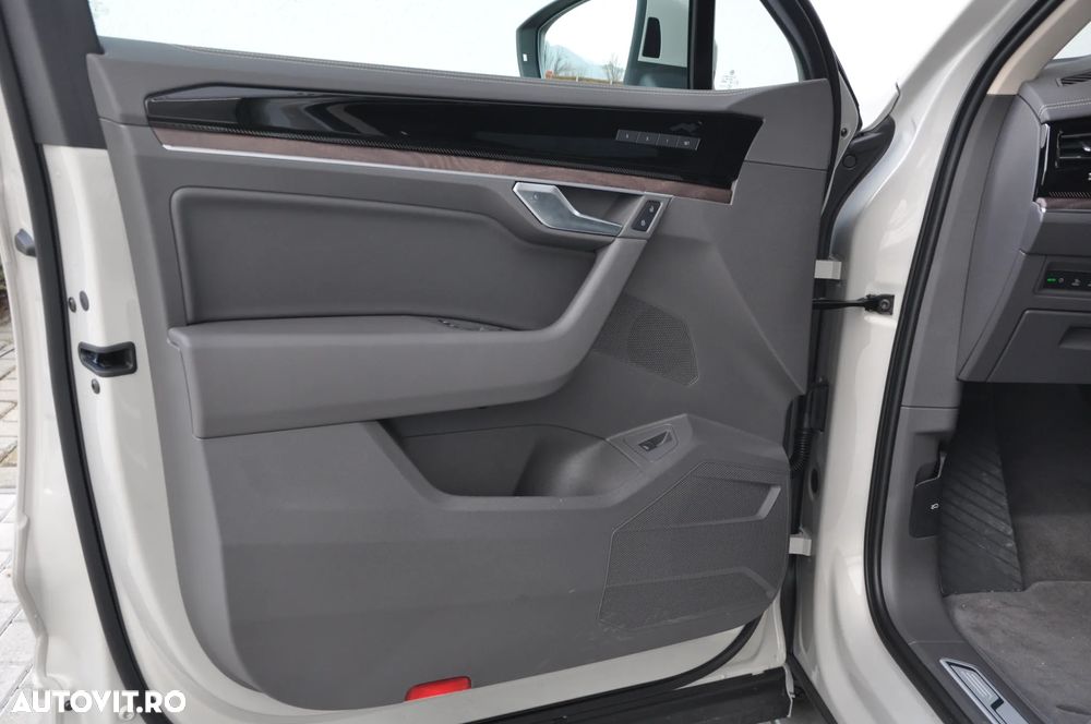 Volkswagen Touareg V6 TDI 4MOTION Elegance - 10