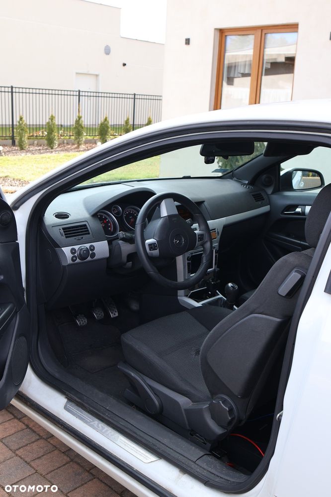 Opel Astra 2.0 T Cosmo - 7