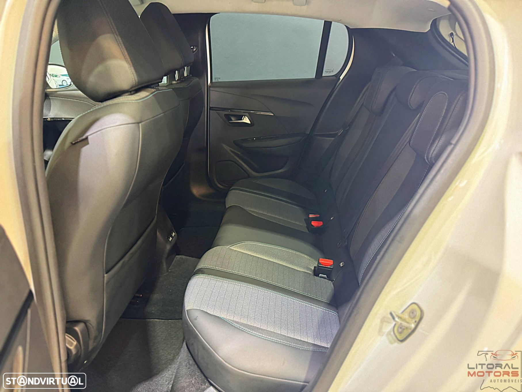 Peugeot 208 1.2 PureTech Allure - 16