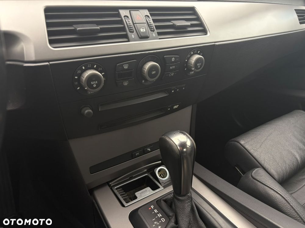 BMW Seria 5 525d - 38