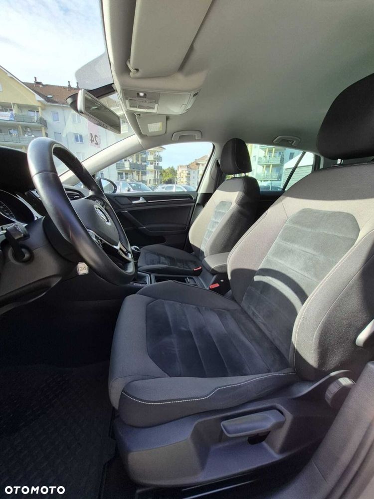 Volkswagen Golf - 11