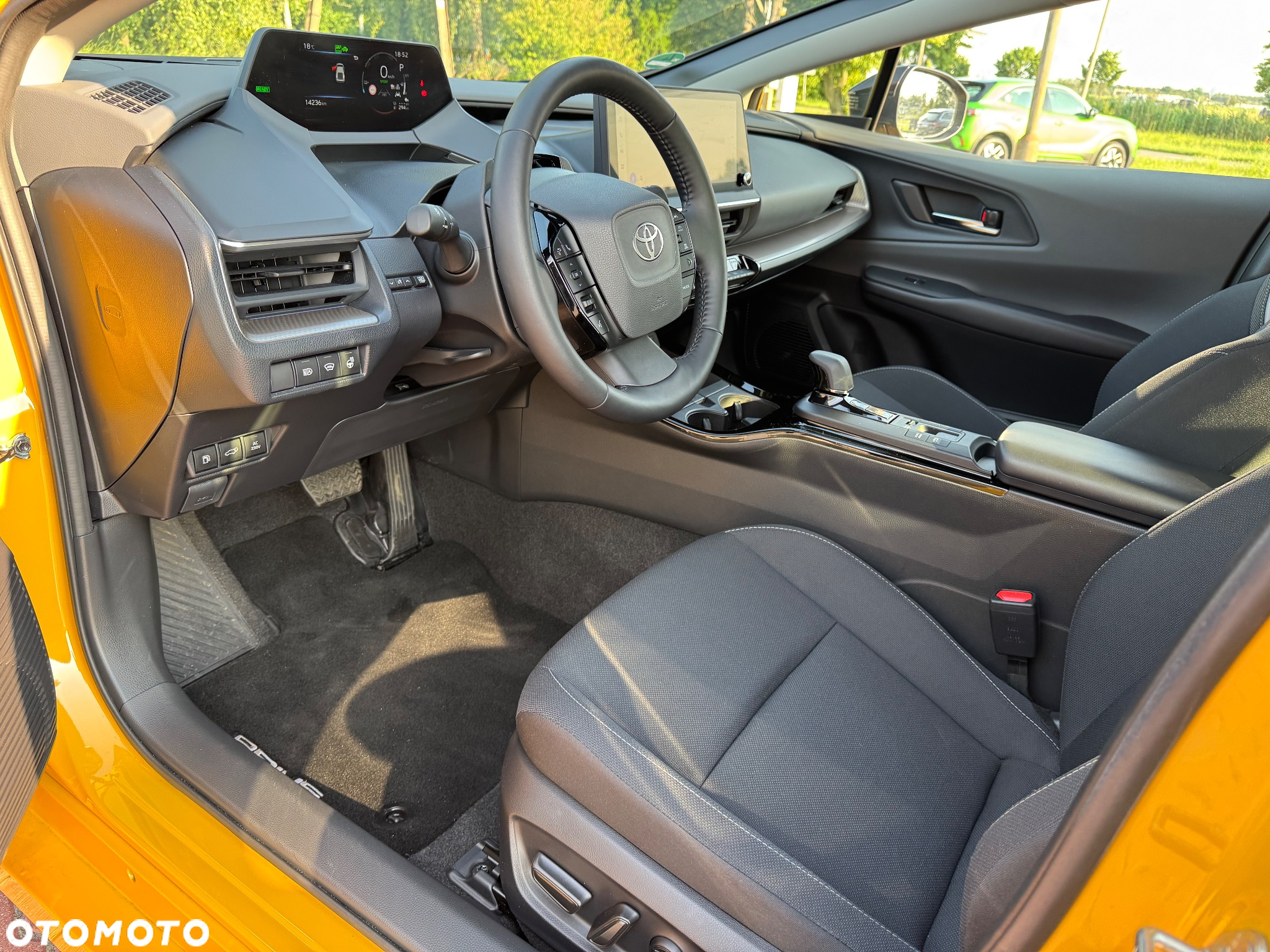 Toyota Prius Plug-in 2.0 Hybrid Executive - 24