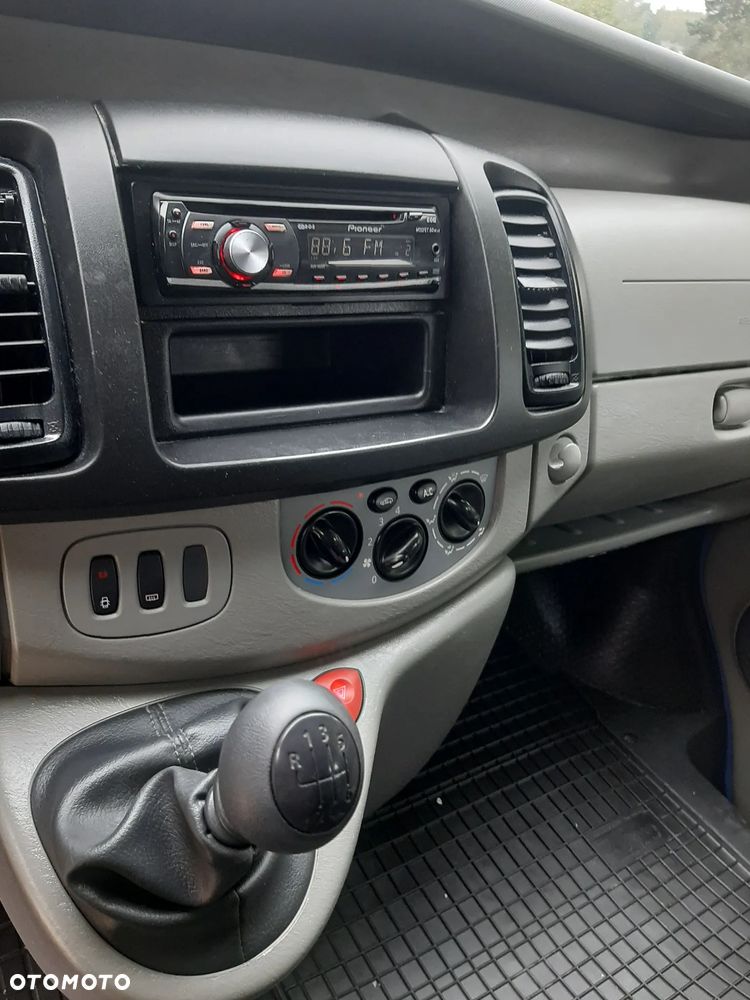 Renault Trafic - 12