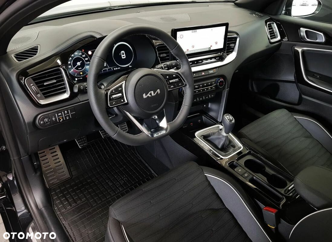 Kia ProCeed - 15