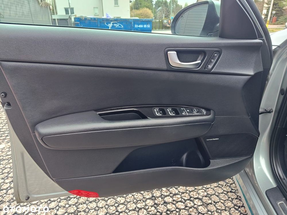 Kia Optima Plug-in Hybrid - 17