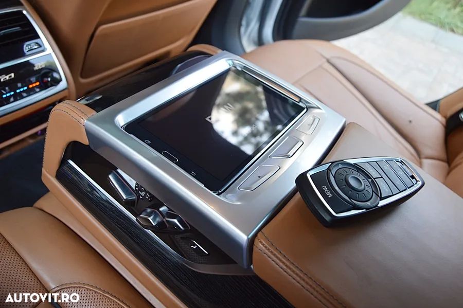 BMW Seria 7 740d xDrive - 34