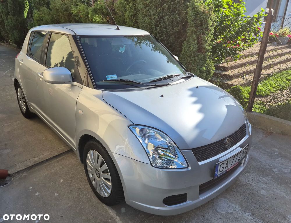 Suzuki Swift - 1