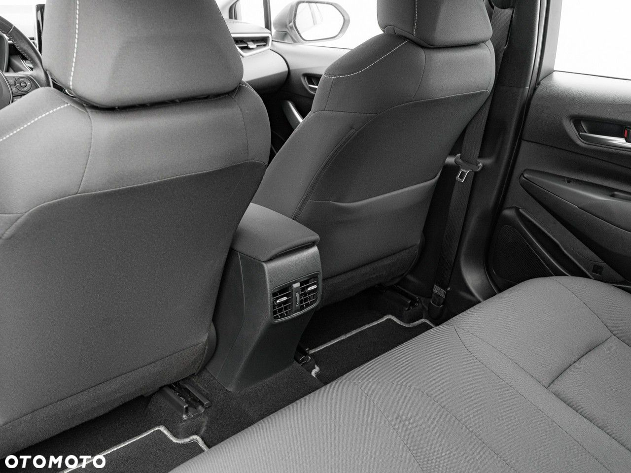 Toyota Corolla 1.8 Hybrid Comfort - 26