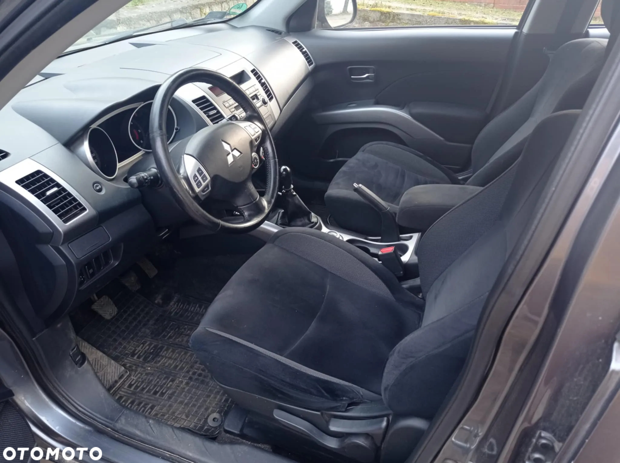 Mitsubishi Outlander - 7