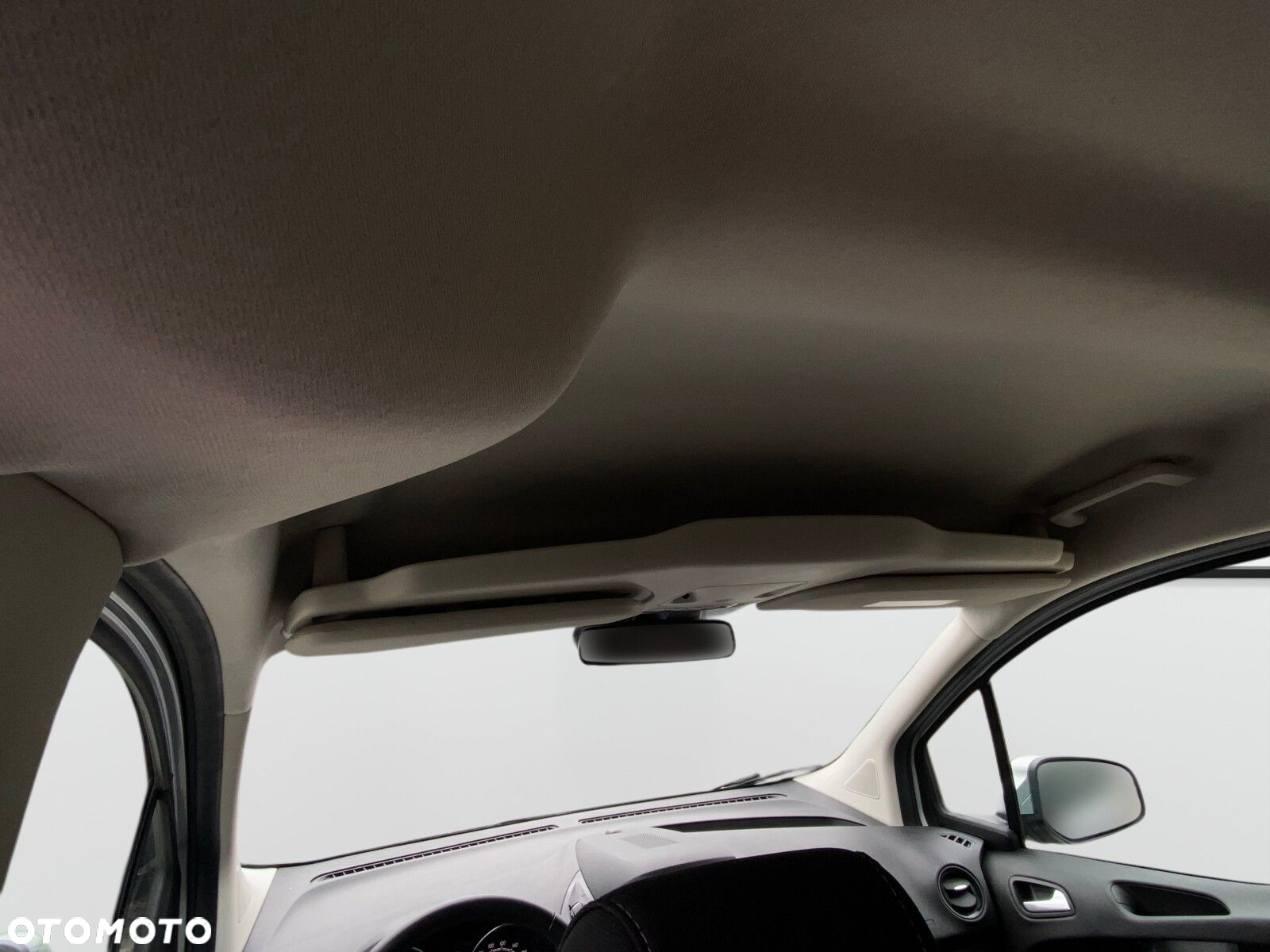 Ford Tourneo Courier 1.5 TDCi Titanium - 24