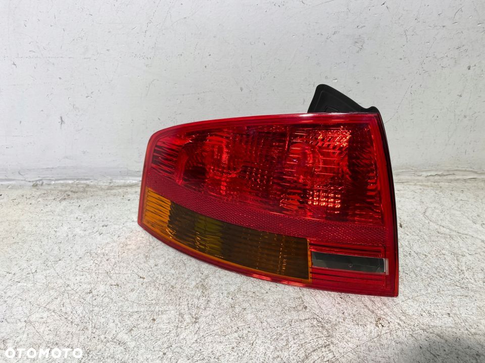 LAMPA TYLNA LEWA AUDI A4 B7 SEDAN  2004-2008 - NOWA - 1