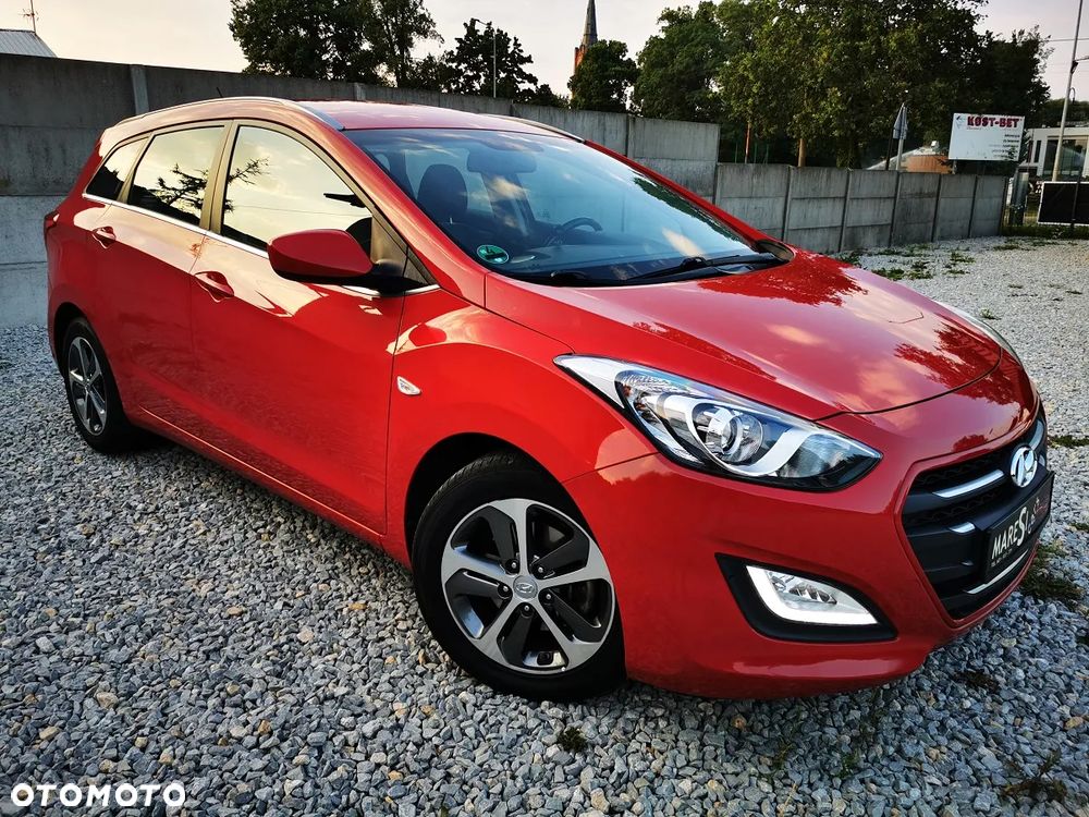 Hyundai i30 blue Kombi 1.6 GDi YES Gold - 1