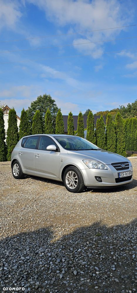 Kia Ceed 1.6 CRDi Dream-Team Edition - 2