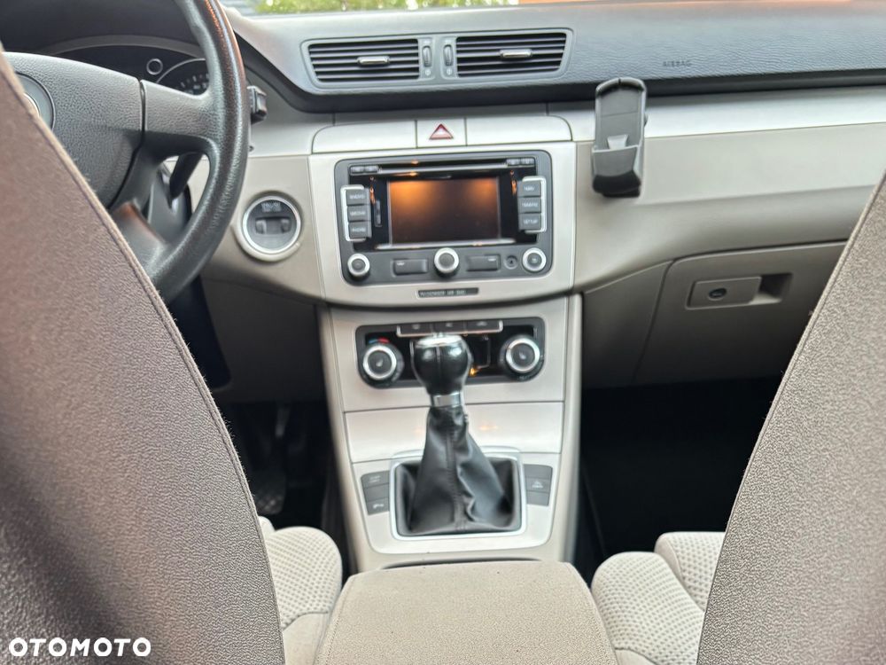 Volkswagen Passat 1.6 TDI DPF BlueMot Comfortline - 15