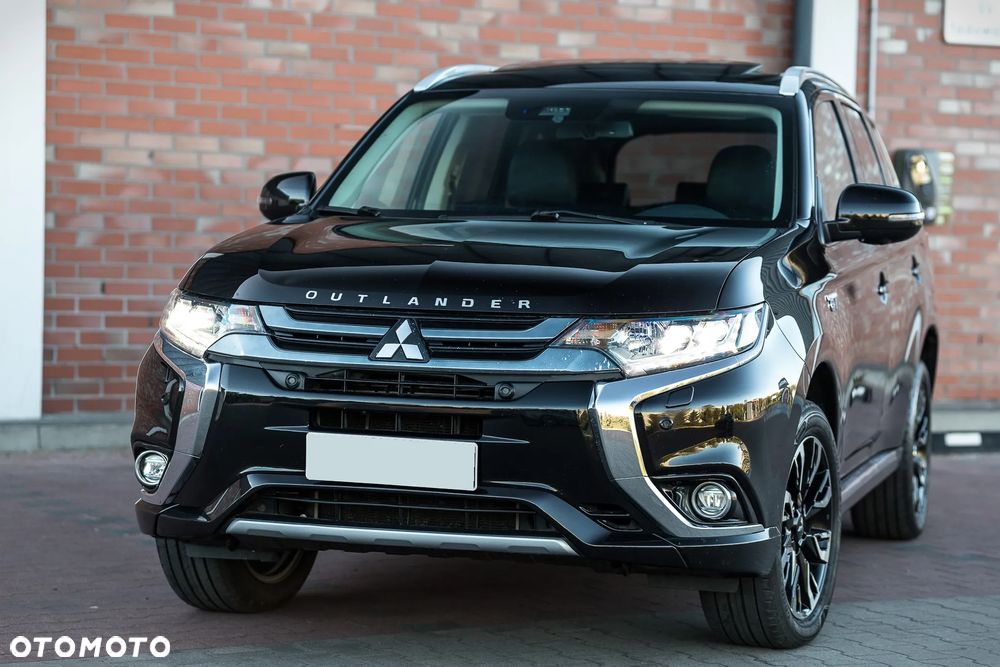 Mitsubishi Outlander Instyle NAVI + - 2